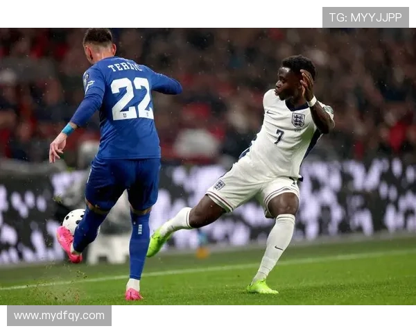 英格兰队备战日本，萨卡赖斯凯恩已归队